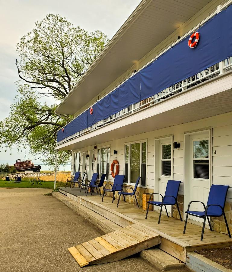 Les Petits Studios Du Bord De L'Eau Saint-Joseph-de-la-Rive 外观 照片
